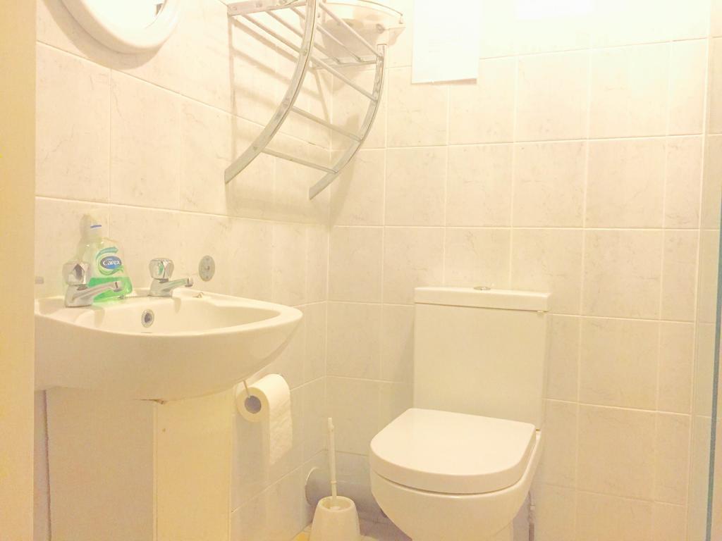 Southend Inn Hotel - Close To Beach, Train Station & Southend Airport ห้อง รูปภาพ