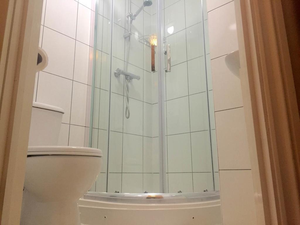 Southend Inn Hotel - Close To Beach, Train Station & Southend Airport ห้อง รูปภาพ